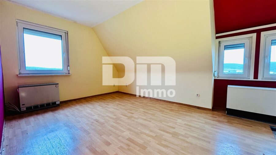 (R)eserviert!Schönes Einfamilienhaus mit großem Grundstück und traumhaften Panoramablick - OG / DG Wohnzimmer / Schlafzimmer